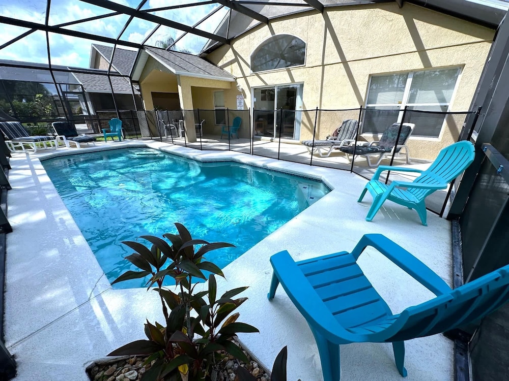 South Facing Pool Villa on the Golf Course — 4-Star Luxury Hotel in Haines, United States