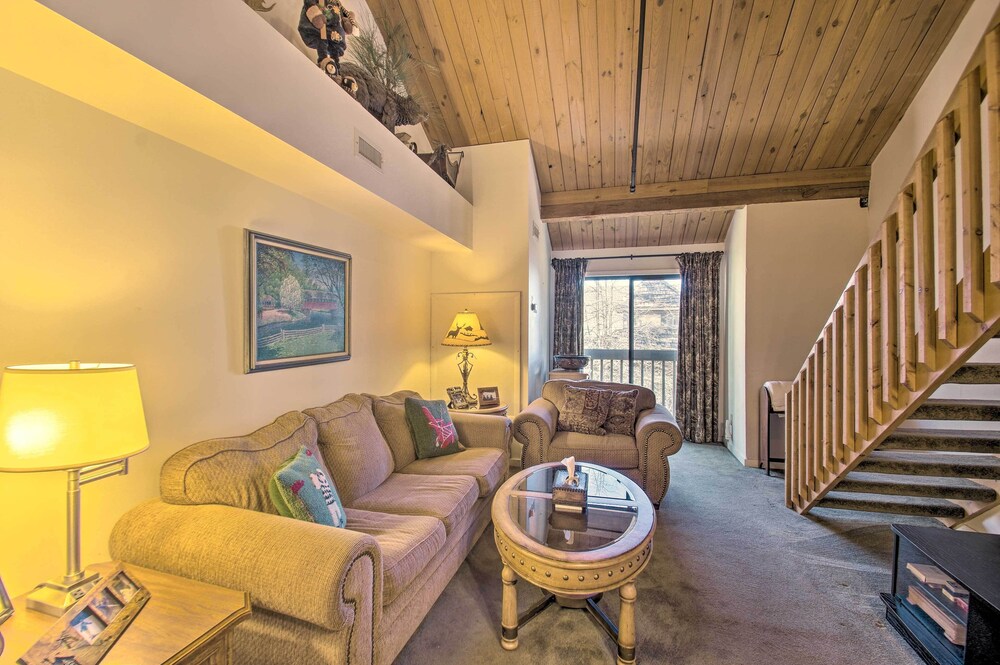 Snug Wintergreen Resort Studio Ski In and Out - photo 6