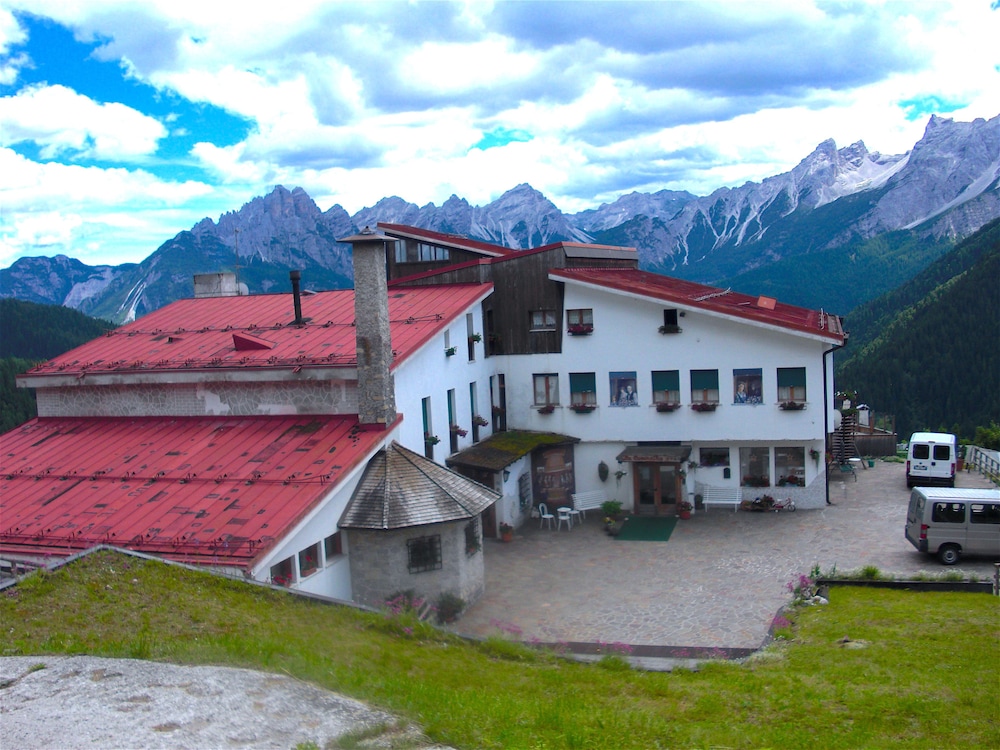 Hotel La Caminatha — hotel in Borca
