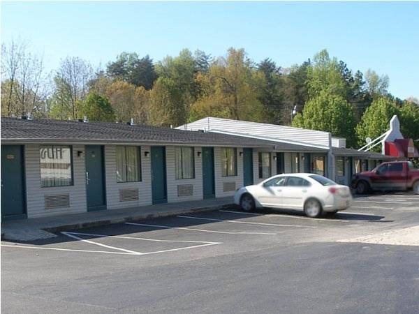Red Carpet Inn - last minute hotel in Greensboro