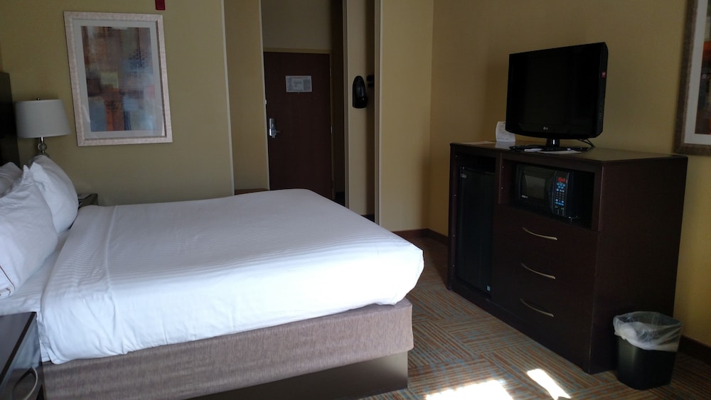 Holiday Inn Express Hotel & Suites PERRY by IHG - photo 11