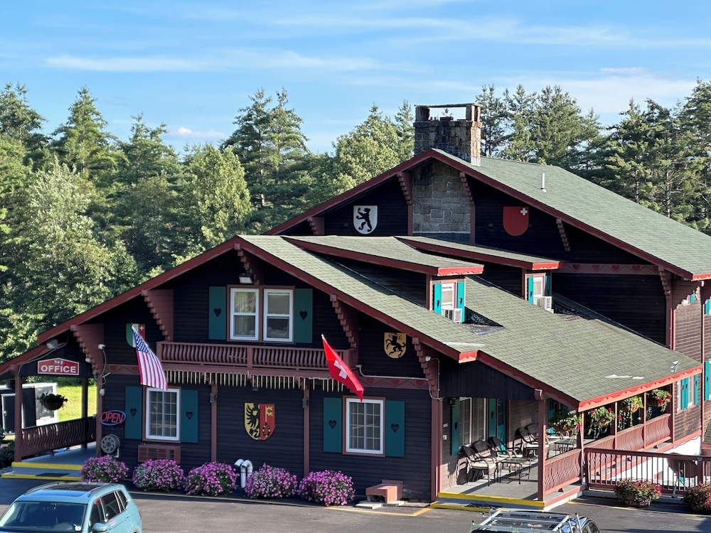 Swiss Chalets Village Inn - photo 96