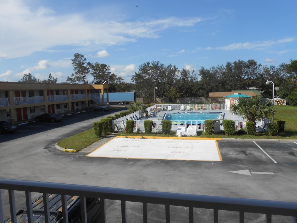 Executive Garden Titusville Hotel - photo 37