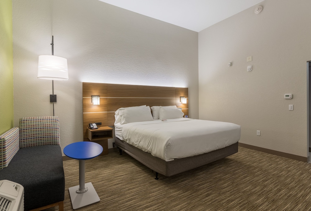 Holiday Inn Express and Suites San Marcos South by IHG - photo 13