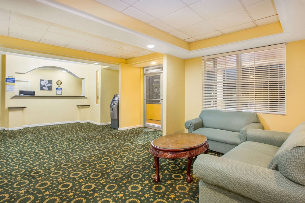 Days Inn by Wyndham Blytheville - photo 2