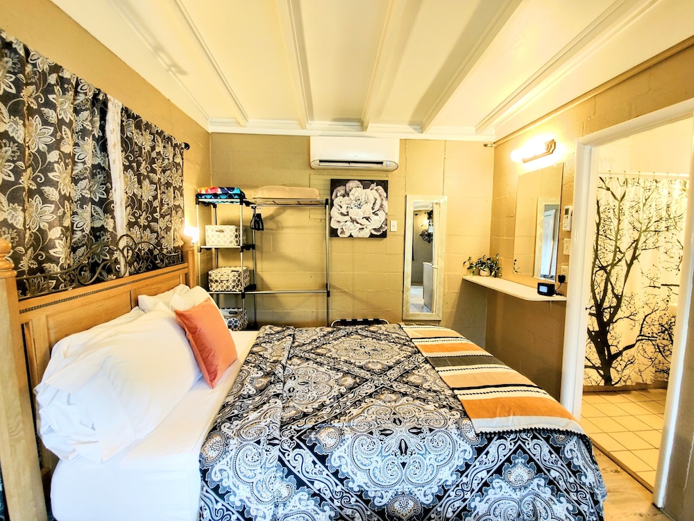 Edgewater Resort Cottage #1 - photo 8