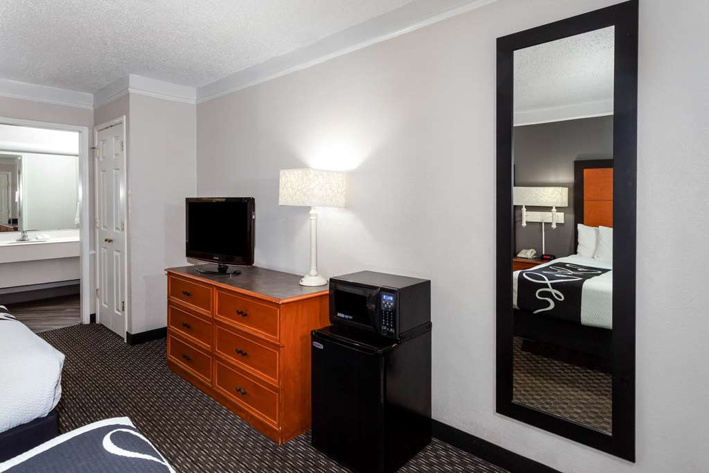 La Quinta Inn by Wyndham Laredo I 35 - photo 22