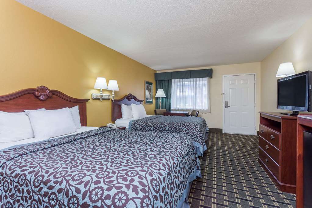 Days Inn & Suites by Wyndham Warner Robins Near Robins AFB - photo 12