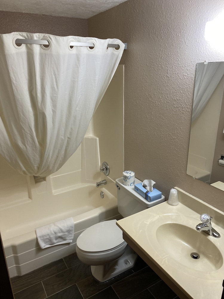 Glendive Lodge - photo 17