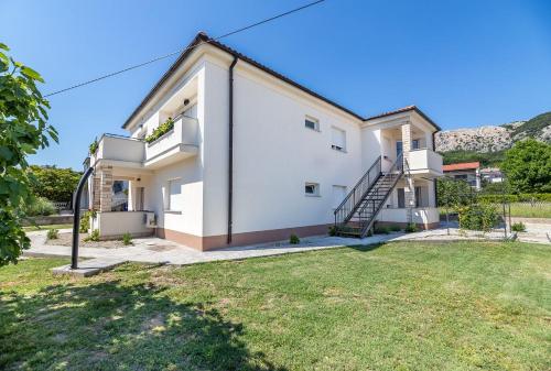 Zimmer nur 300 Meter vom Strand entfernt in Baska, Croatia