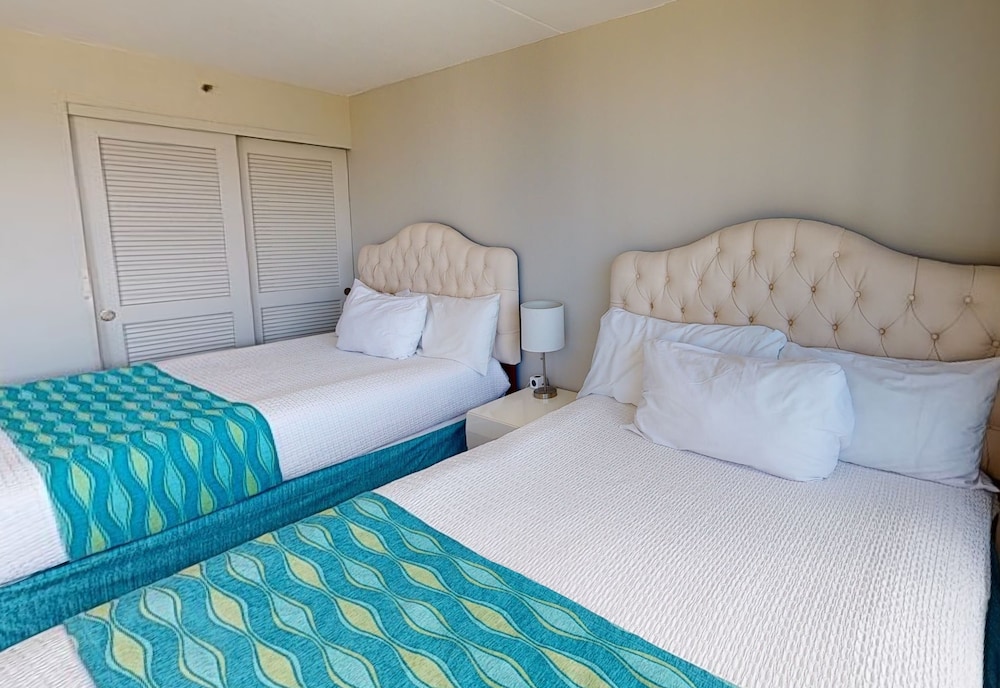 Waikiki Banyan High Level Condo with Private Lanai by Koko Resort Vacation Rentals - photo 28