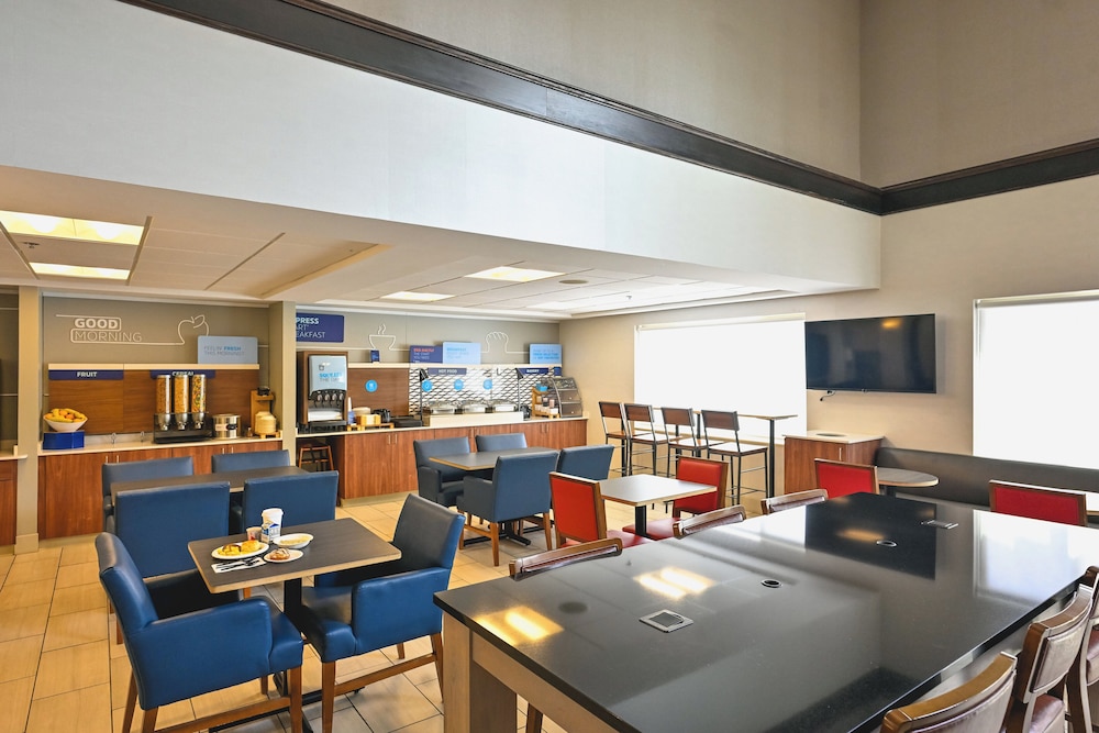 Holiday Inn Express Houghton Keweenaw by IHG - photo 76
