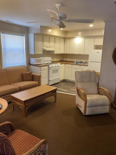 The Admiral Hotel Motel - photo 186