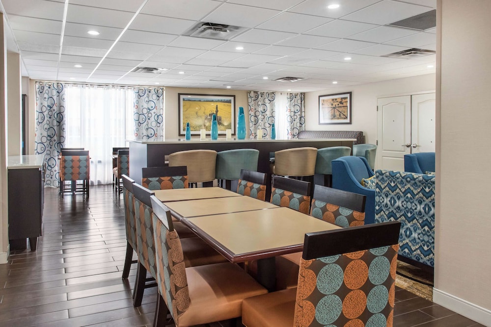 Hampton Inn Douglas - photo 7