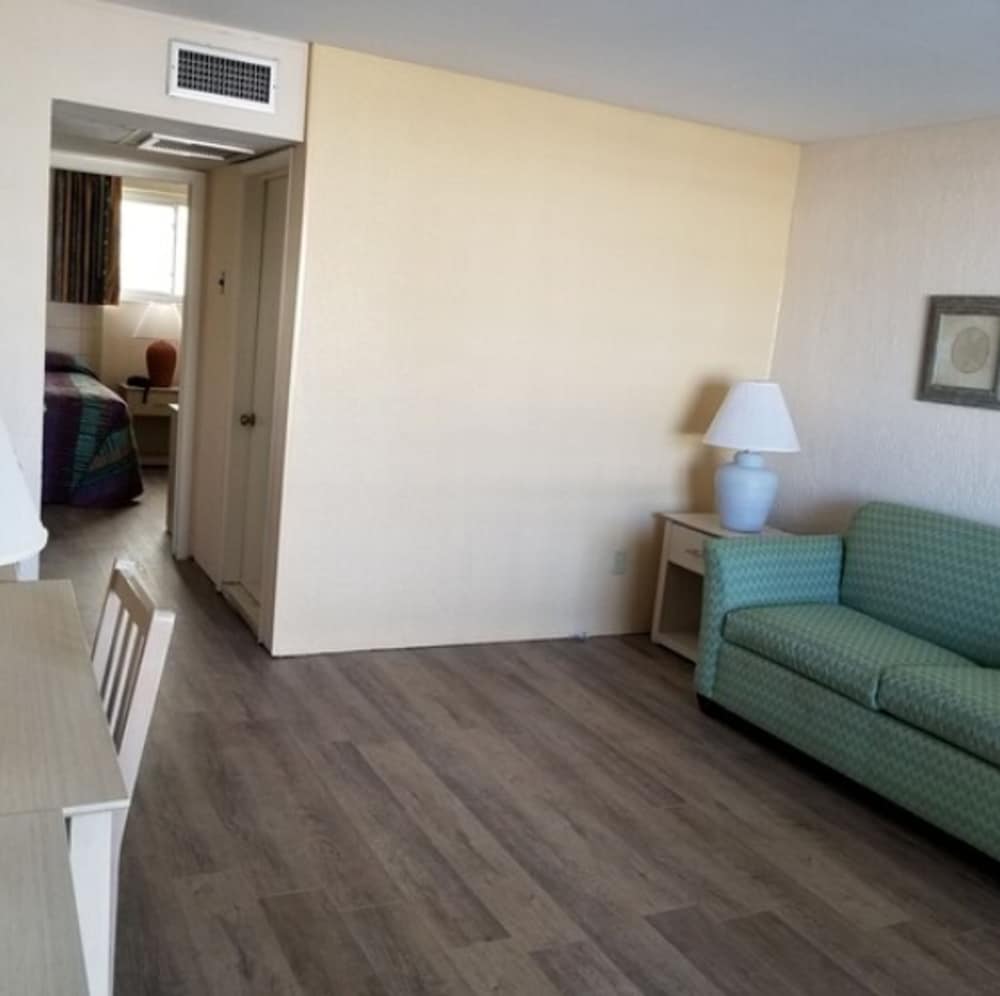 Royal Hawaiian Motel - photo 8