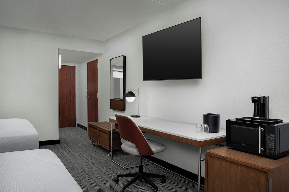 Courtyard by Marriott Bloomington - photo 18