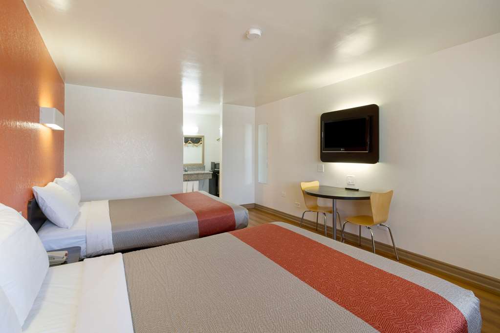 Motel 6 Claremont CA - photo 15