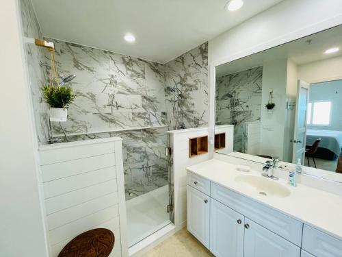 Breathtaking Views at Seaspray Oceanfront accomodations in Sanibel, United States