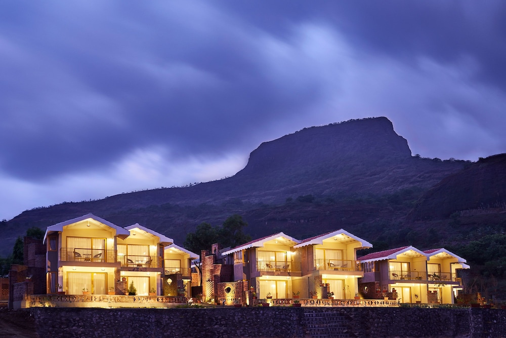 Saj By The Lake — hotel in Murbad