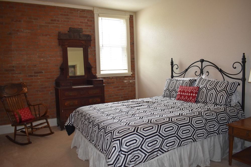 Hermann Crown Suites - photo 8