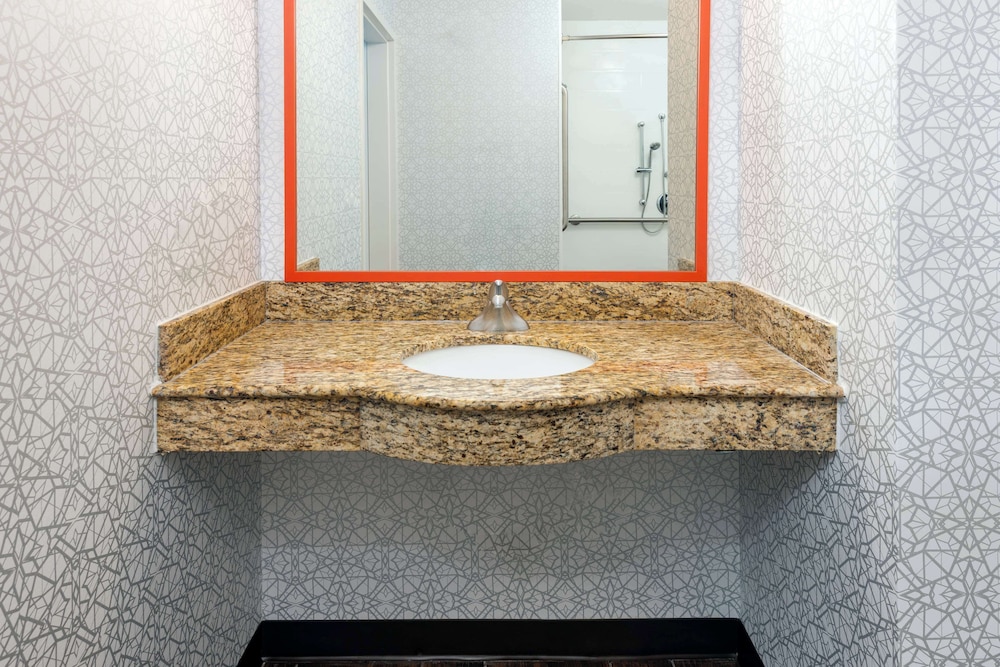Hampton Inn & Suites Murfreesboro - photo 24