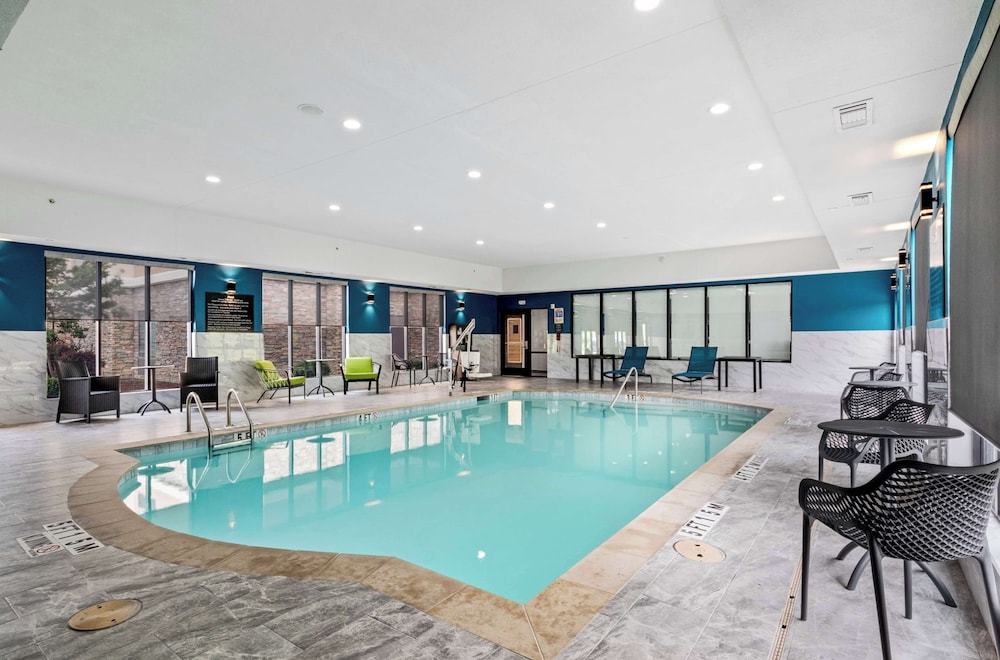 Hampton Inn & Suites Mount Pleasant - photo 21
