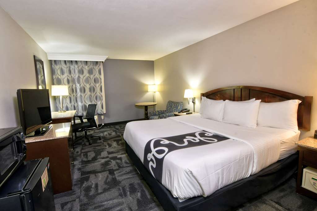 La Quinta Inn & Suites by Wyndham Springfield South - photo 28