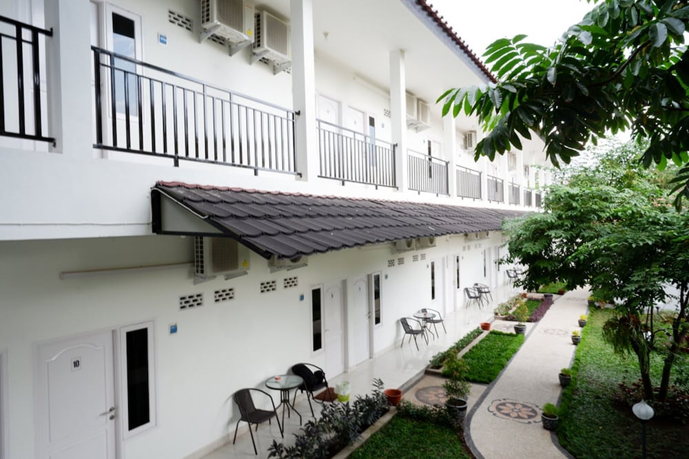 RedDoorz near Mataram University in Mataram, Indonesia