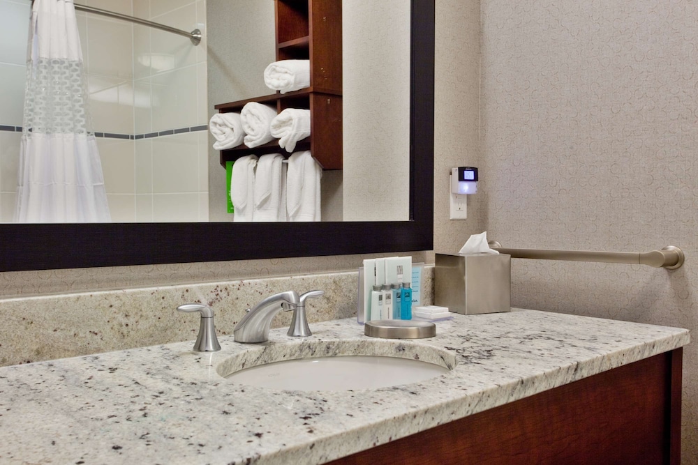Hampton Inn & Suites Chapel Hill Carrboro Downtown - photo 14
