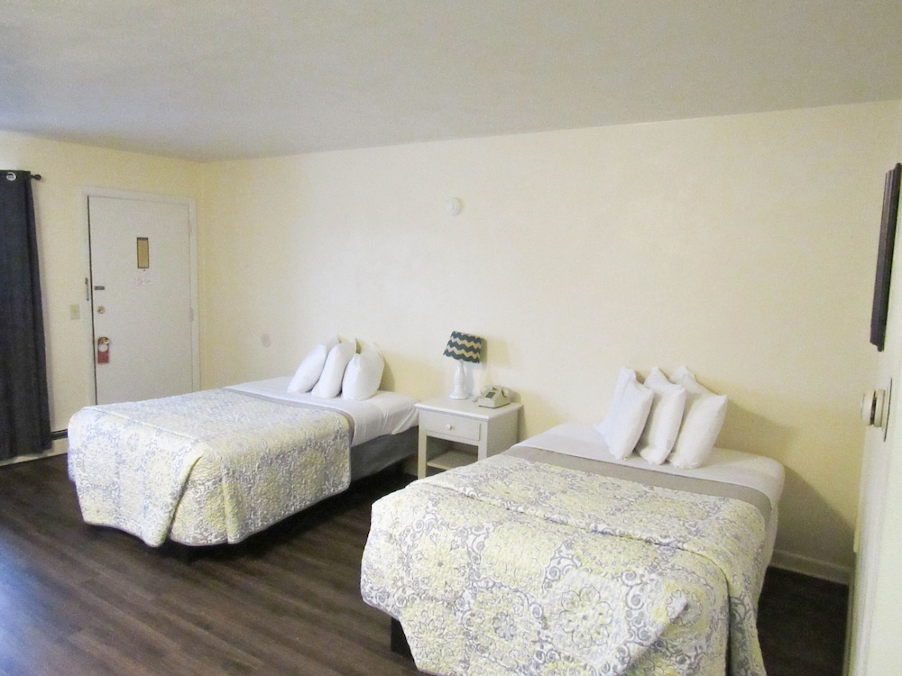 Brewer Motor Inn - photo 2