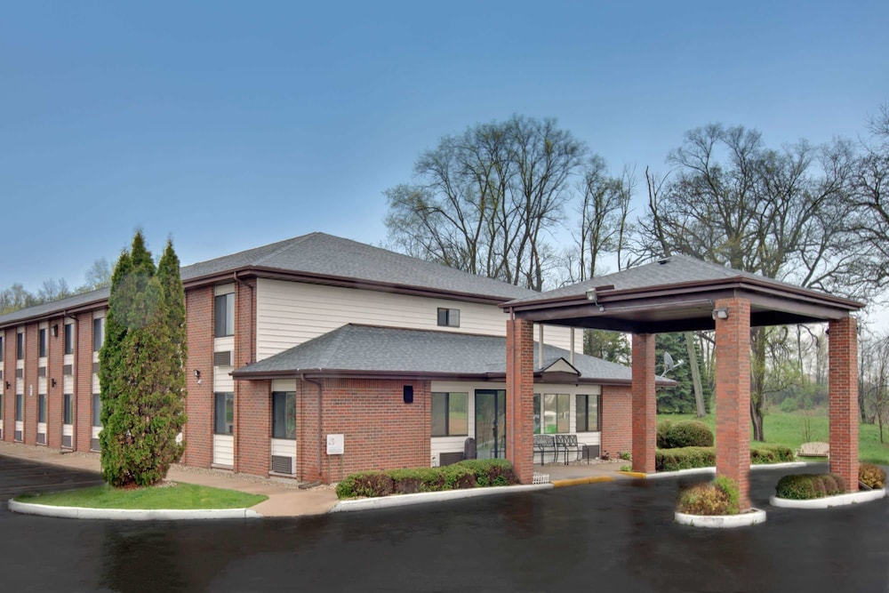 Baymont Inn & Suites by Wyndham Richmond - photo 19