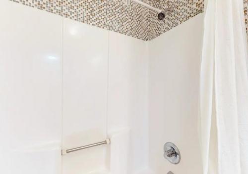 ABDV24 Dunescape Villas 252 — 4-Star Luxury Hotel in Atlantic Beach, United States