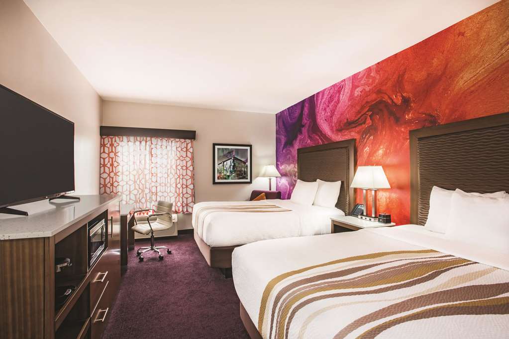 La Quinta Inn & Suites by Wyndham Chambersburg - photo 9