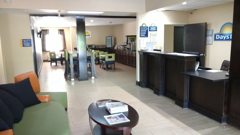 Days Inn by Wyndham Ashland - photo 4