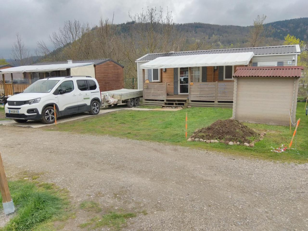 Grand Mobil Home 6 Personnes Climatise Avec 3 Chambres Et 2 Salles de Bains a Munster En Alsace — 4-Star Luxury Hotel in Munster, France