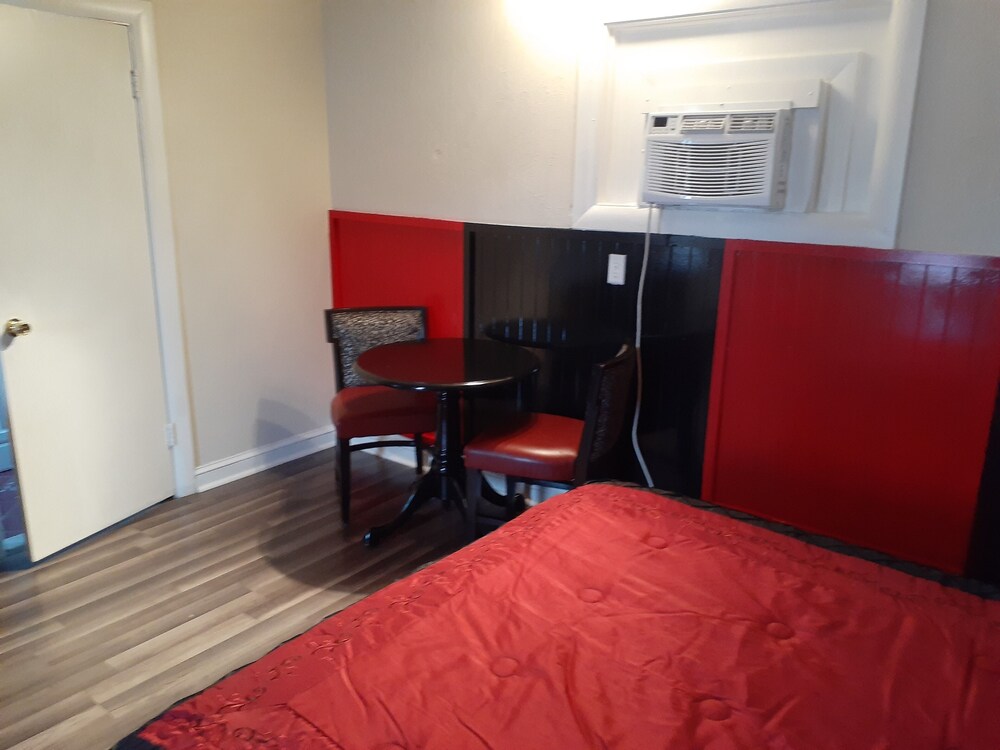 Town Line Motel - photo 24