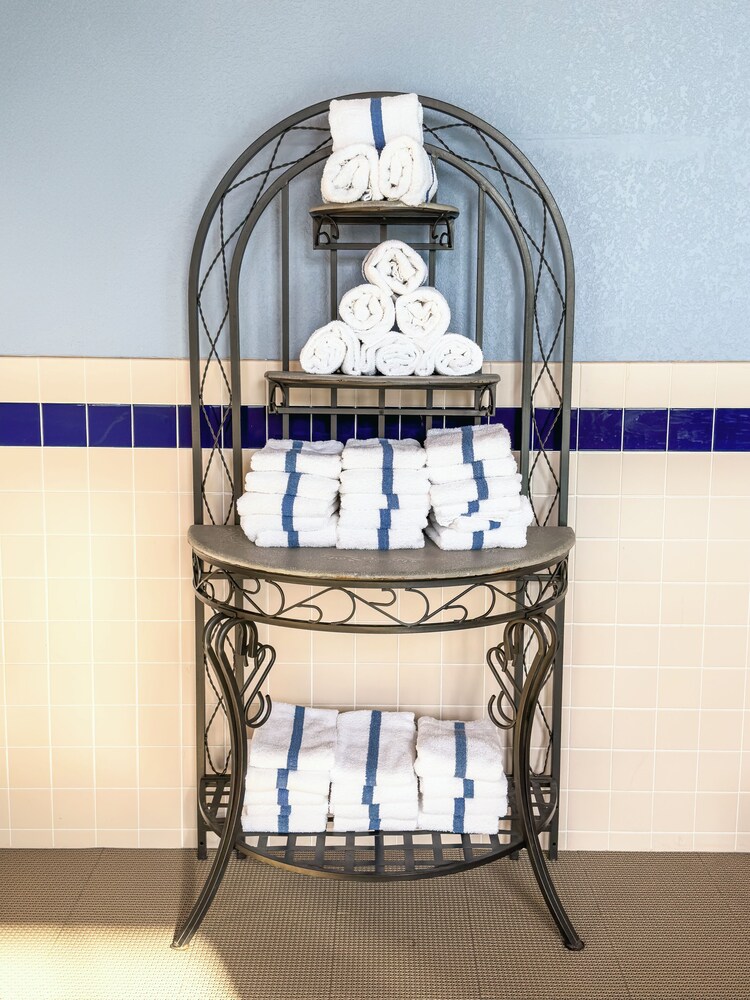 Country Trails Inn & Suites - photo 24