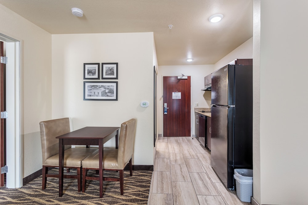 Cobblestone Hotel & Suites De Pere Green Bay - photo 36