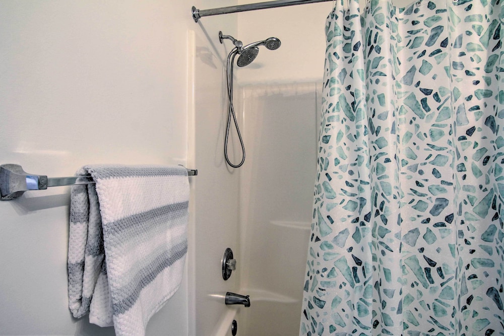 Ocean View Resort Condo w Pool Access & Bay Views - photo 13