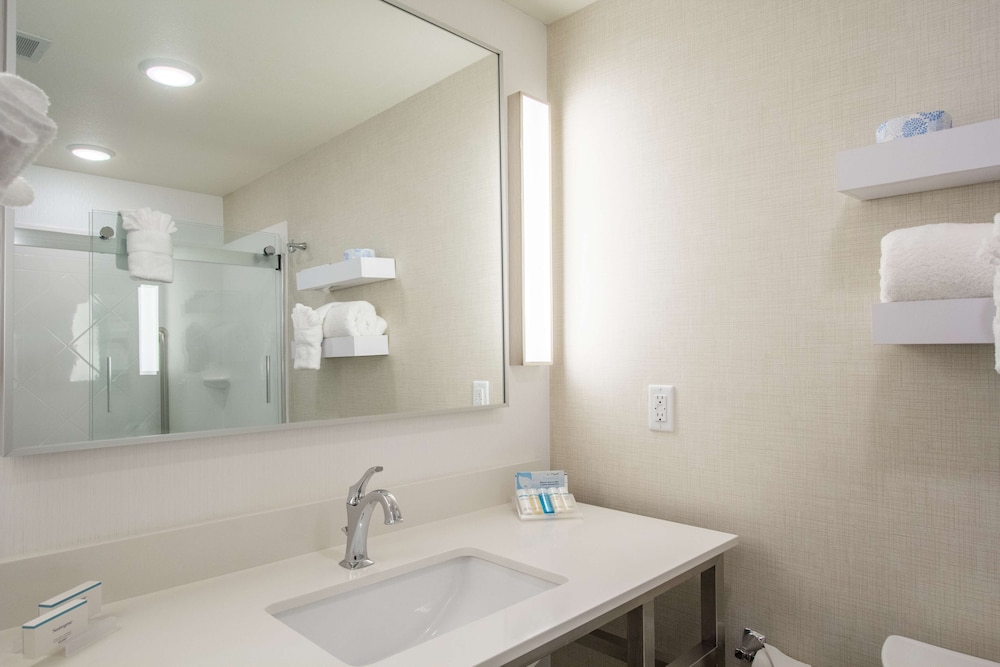 Hilton Garden Inn Salina - photo 21