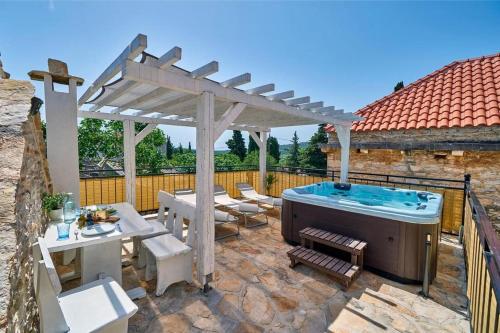 Villa Fortuna — 4-Star Luxury Hotel in None, Croatia