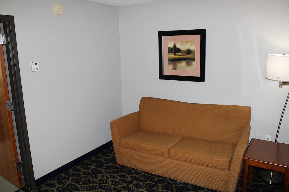 Greenstay Hotel and Suites St James - photo 2