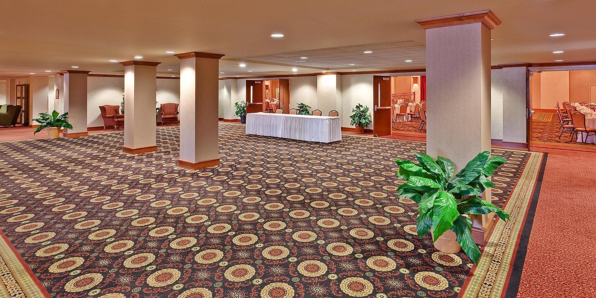 Holiday Inn University of Memphis All Suite an IHG Hotel - photo 6