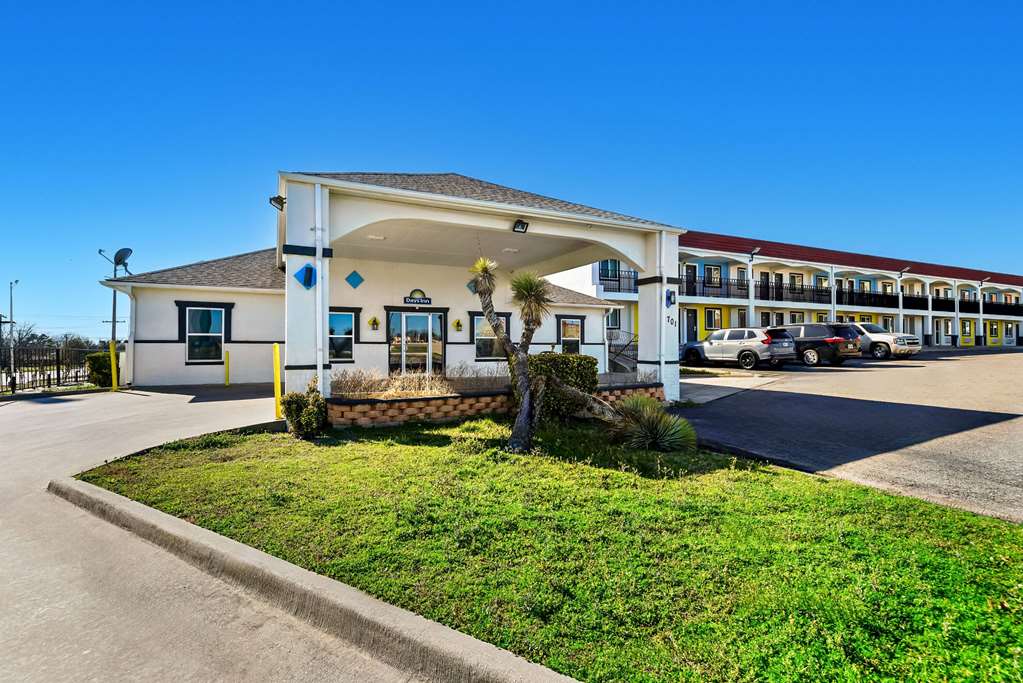Days Inn by Wyndham Gainesville - photo 5