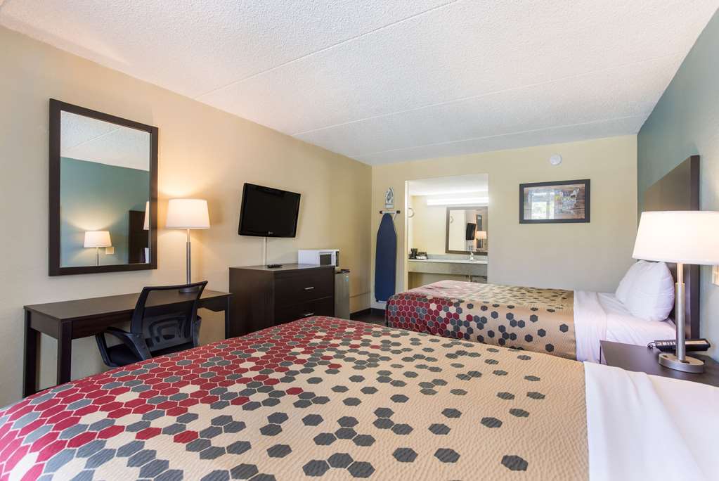 Econo Lodge Gallatin Metro Nashville - photo 20