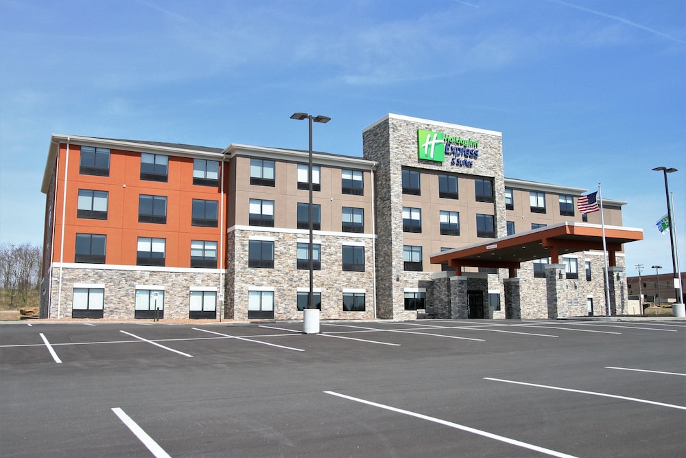 Holiday Inn Express & Suites Clarion By IHG — hotel in Clarion