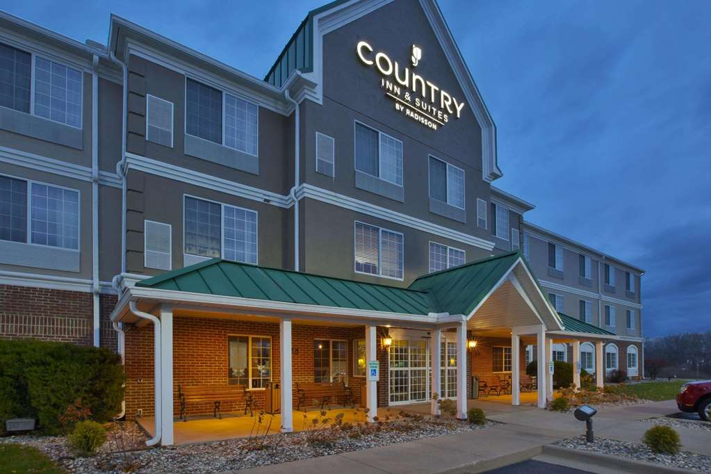Country Inn & Suites by Radisson Big Rapids MI - photo 3