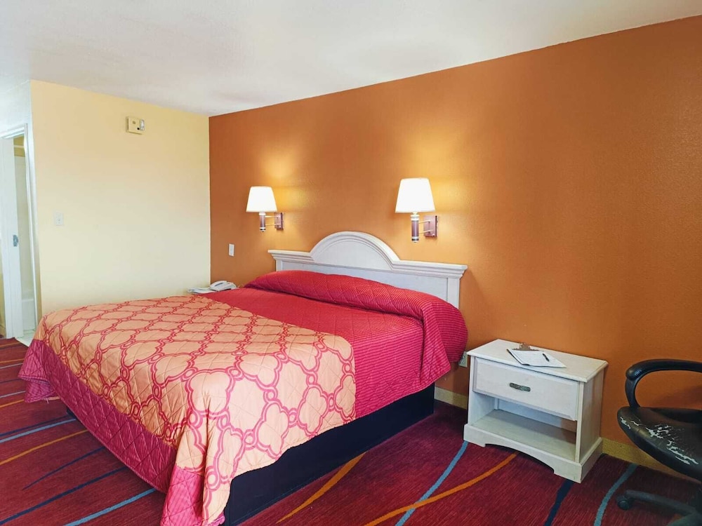 Heights Inn - photo 10