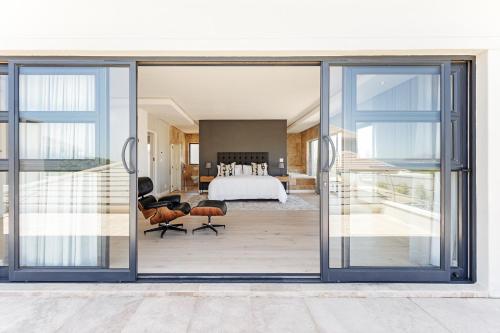 Sunset Kite & Golf Villa — 4-Star Luxury Hotel in Cape Town, South Africa