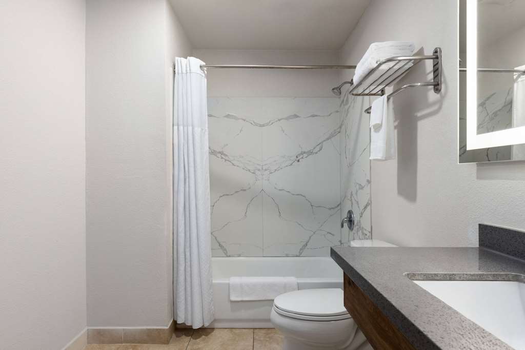 Days Inn by Wyndham Bakersfield - photo 24